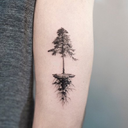 点击大图看下一张：一组简约的小树纹身图案9张