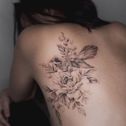 点击大图看下一张：花纹身--适合女生各部位的一组性感花纹身图案