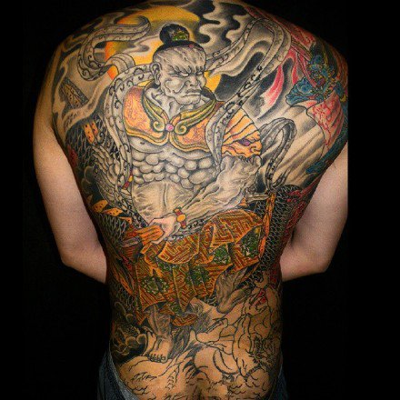 点击大图看下一张：几张传统风的男性大满背纹身图案作品