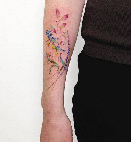 点击大图看下一张：女生手臂手腕上的彩色小花卉纹身图案图片