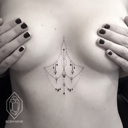 点击大图看下一张：伊斯坦布尔美女纹身师 Bicem Sinik 几何图案纹身