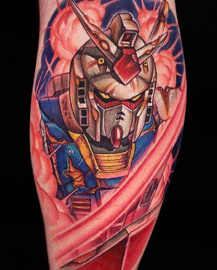 点击大图看下一张：大臂大腿上的一组炫彩纹身图案作品