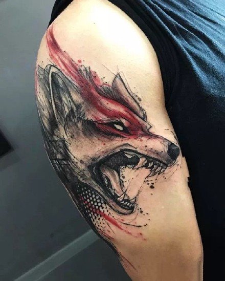 点击大图看下一张：狼纹身--一组9张关于狼的纹身图案作品欣赏