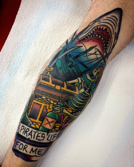 点击大图看下一张：纹身艺术家Sam Kane的原创彩色鲨鱼等动物纹身图