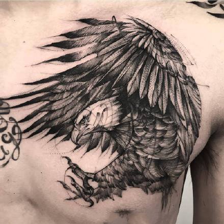 点击大图看下一张：飞鹰纹身--9张线条感极强的猛禽展翅飞鹰纹身图案