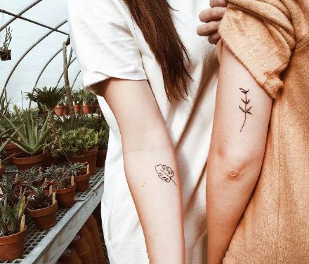 点击大图看下一张：一组情侣适合的创意小清新纹身图案欣赏
