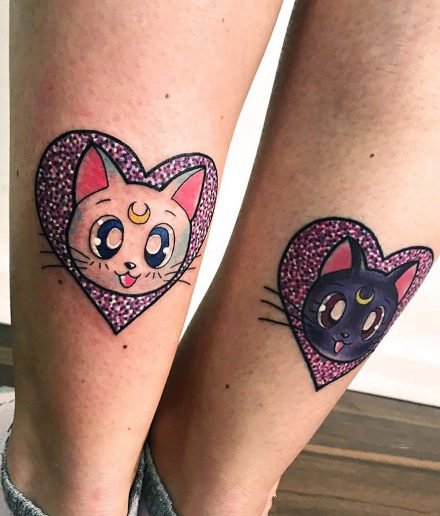 点击大图看下一张：可爱卡通小猫咪纹身--猫露娜与亚提密斯的卡通纹身图案