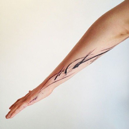 点击大图看下一张：写意纹身--9张水墨中国风的写意简约纹身图案