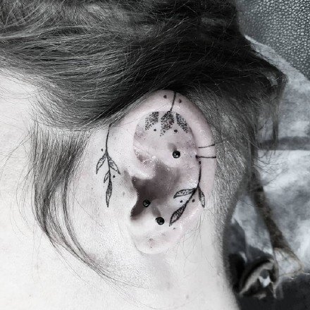 点击大图看下一张：耳朵纹身--9张耳朵周边可以纹的小清新纹身图案