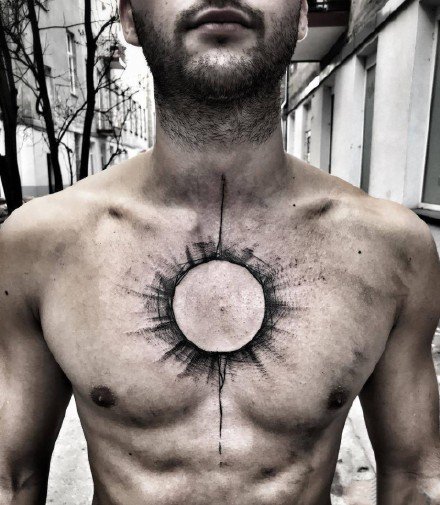 点击大图看下一张：胸部线条纹身--线条感极强的男性花胸个性纹身图案