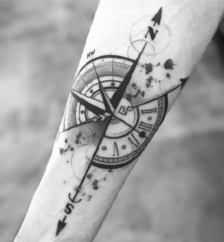 点击大图看下一张：小臂和小腿上的9张漂亮指南针纹身图案