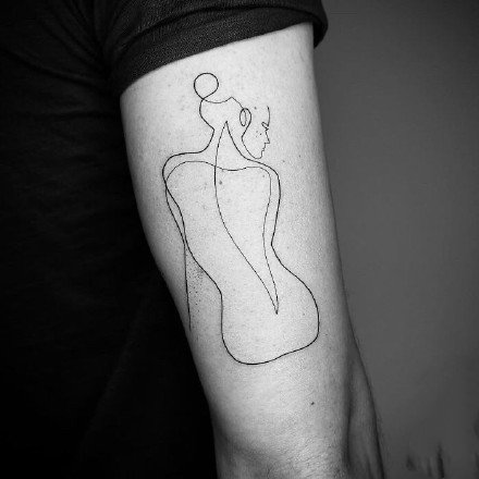 点击大图看下一张：一笔画线条简约纹身图案-现居德国的伊朗纹身艺术家 Mo Ganji作品