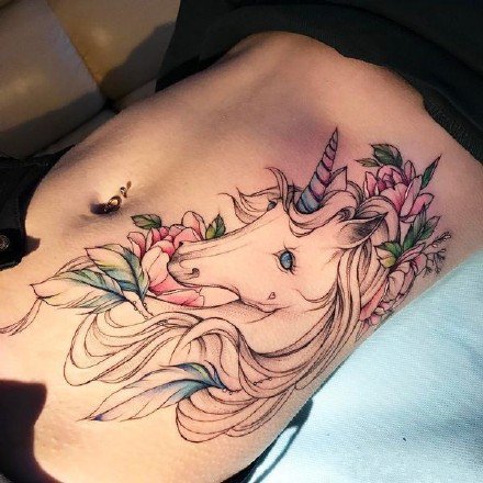 点击大图看下一张：女生喜欢的独角兽的一组纹身图案和手稿9张
