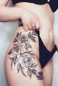 性感花朵纹身--女性大腿侧部性感的花朵纹身