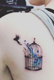 鸟笼纹身--放飞自由象征的飞鸟和鸟笼纹身图案欣赏