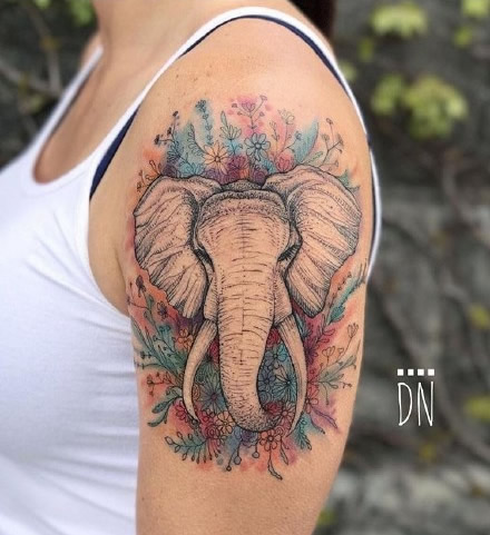 点击大图看下一张：一组可爱的大象小象的纹身图案作品欣赏