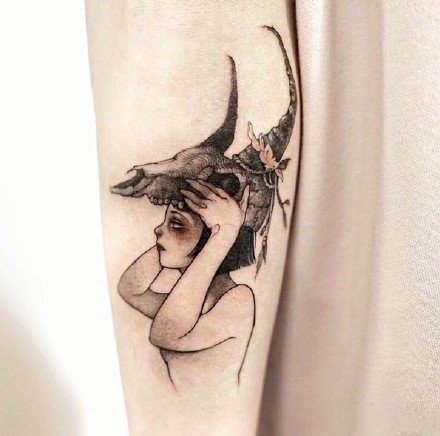 点击大图看下一张:韩国纹身师的一组可爱卡通小女孩纹身图案作品