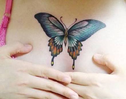 点击大图看下一张：女孩子独爱的15张蝴蝶纹身作品图片