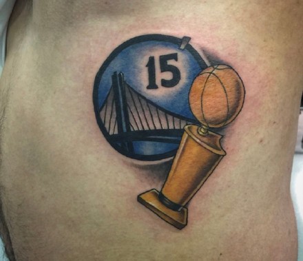 点击大图看下一张：篮球勇士队队徽相关的纹身图案作品