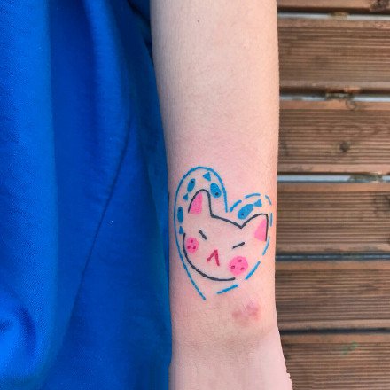 点击大图看下一张：女孩子喜欢的红粉色简约小清新纹身图案