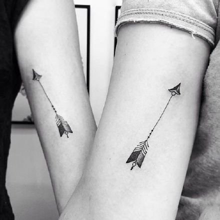 点击大图看下一张：情侣好看的一组弓箭等纹身图案作品9张