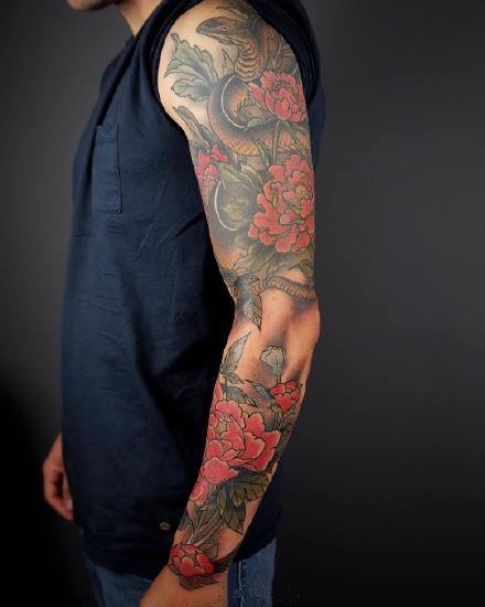 点击大图看下一张：一组男性传统风格的花臂作品纹身图案