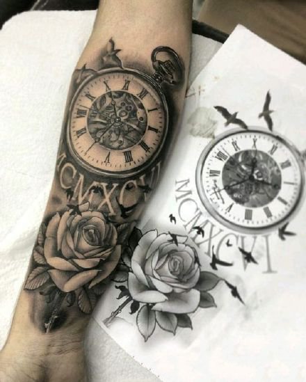 点击大图看下一张：手臂上的一组黑灰钟表纹身作品图案