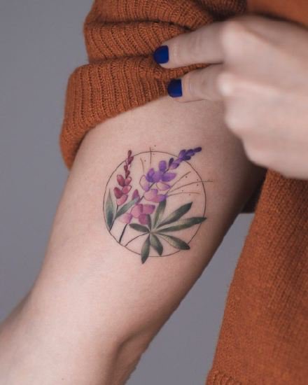 点击大图看下一张：清新淡雅的一组花卉小清新纹身图案