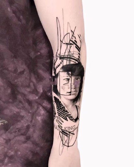 点击大图看下一张：手臂上很不错的一组黑灰创意手臂纹身图案