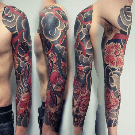 点击大图看下一张：传统花臂纹身--传统风格的9张花臂纹身作品图案