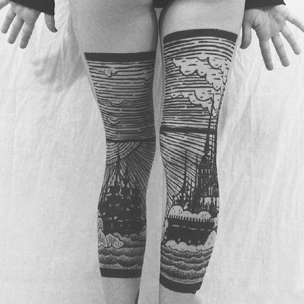 点击大图看下一张：腿部后面的两只腿成对黑色风景纹身图案