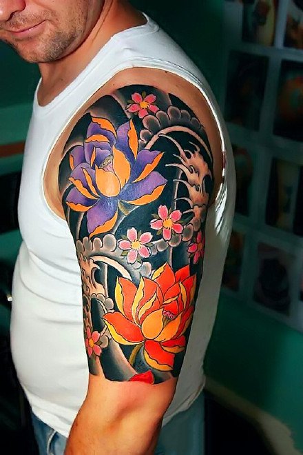点击大图看下一张：牡丹花等各种花朵的花臂纹身图案作品