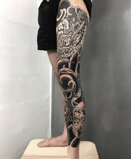 点击大图看下一张：传统花腿纹身--18张传统风格的大花腿纹身图案作品