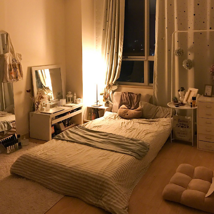 点击大图看下一张：韩式风格单身居家卧室效果图