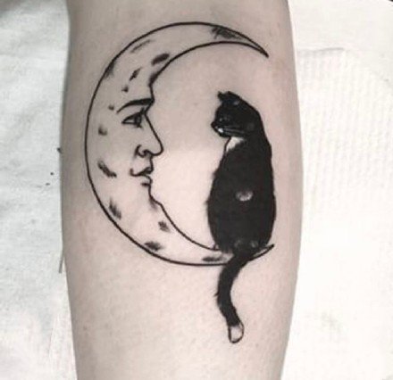 点击大图看下一张：关于猫咪的一组黑白色小猫纹身作品图片9张