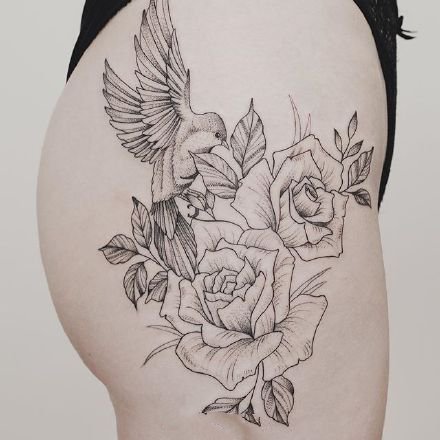 点击大图看下一张：女性大腿侧部的性感素花纹身图案欣赏