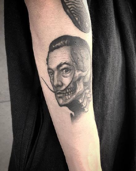 点击大图看下一张：韩国纹身师的暗黑骷髅纹身作品图片