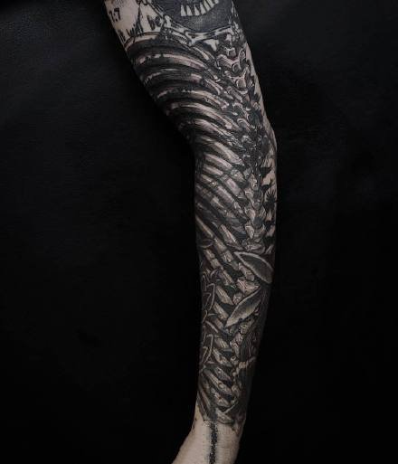 点击大图看下一张：韩国纹身师的暗黑骷髅纹身作品图片