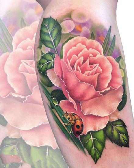 点击大图看下一张：小手臂上的一组粉红色花朵纹身作品图片
