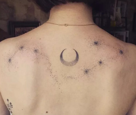 点击大图看下一张：处女座纹身：8张十二星座之处女座的星座符号纹身图案