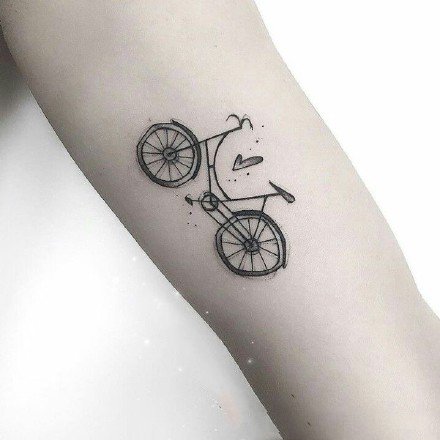 点击大图看下一张：单车纹身--一组简约自行车线条黑色小清新纹身图案