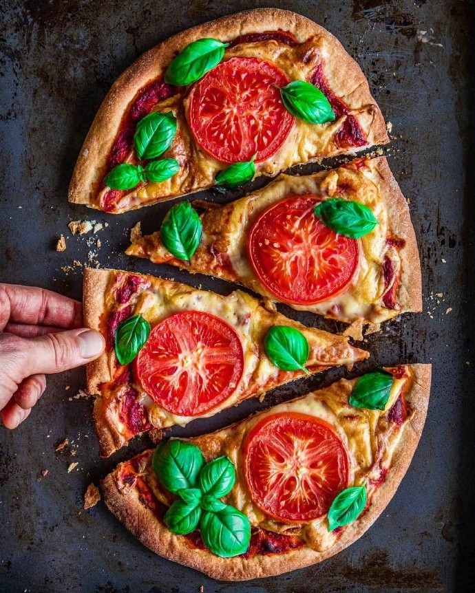 点击大图看下一张：超诱人的蔬菜披萨图片