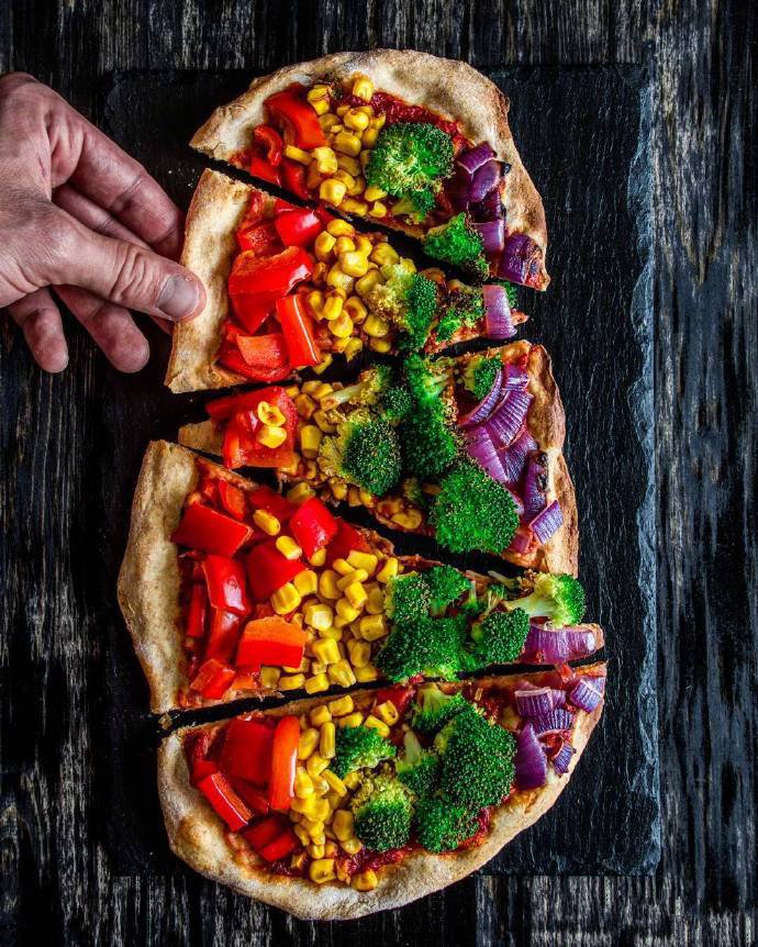 点击大图看下一张：超诱人的蔬菜披萨图片