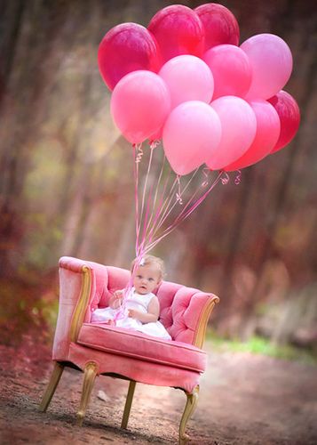 点击大图看下一张：小宝宝与气球的完美结合拍摄图片