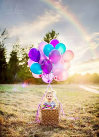 小宝宝与气球的完美结合拍摄图片