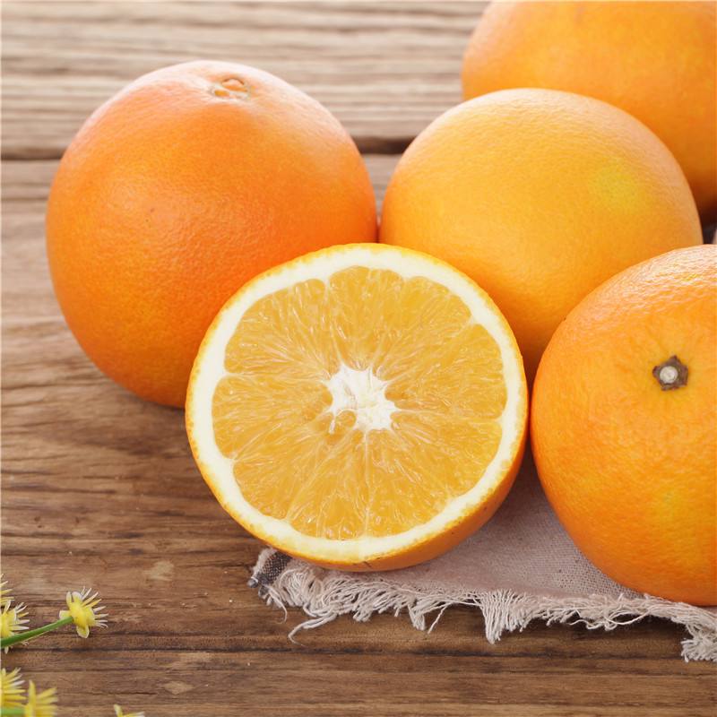 点击大图看下一张：含有丰富维生素C的橙子切开图片