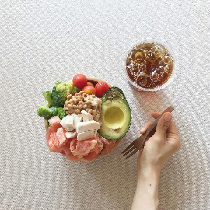 点击大图看下一张：健康营养美味的沙拉图片
