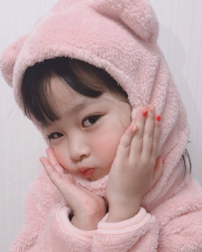 点击大图看下一张：超萌超可爱的韩国小女孩表情包头像