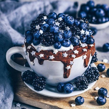 点击大图看下一张：当蓝莓遇到蛋糕又是怎样的味道