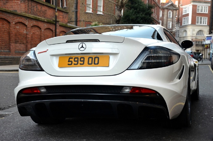 点击大图看下一张：白色奔驰SLR McLaren Edition图片欣赏